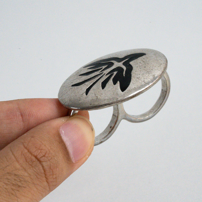 Vintage Silver-Tone Oval Double-Finger Statement Ring with Black Inlay