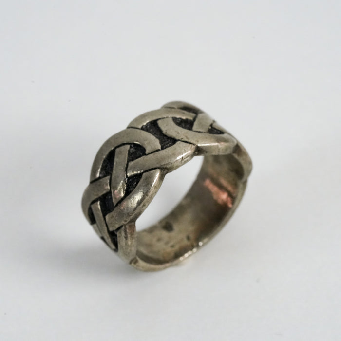 Vintage Silver-Tone Celtic Knot Band Ring with Black Accents