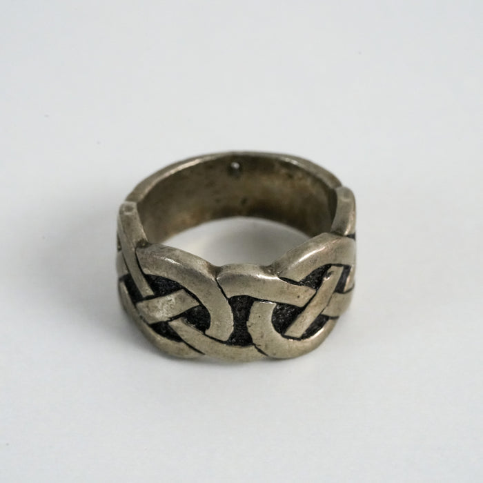 Vintage Silver-Tone Celtic Knot Band Ring with Black Accents