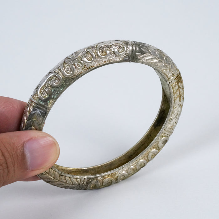 Vintage Floral Engraved Silver Bangle – Boho Statement Bracelet