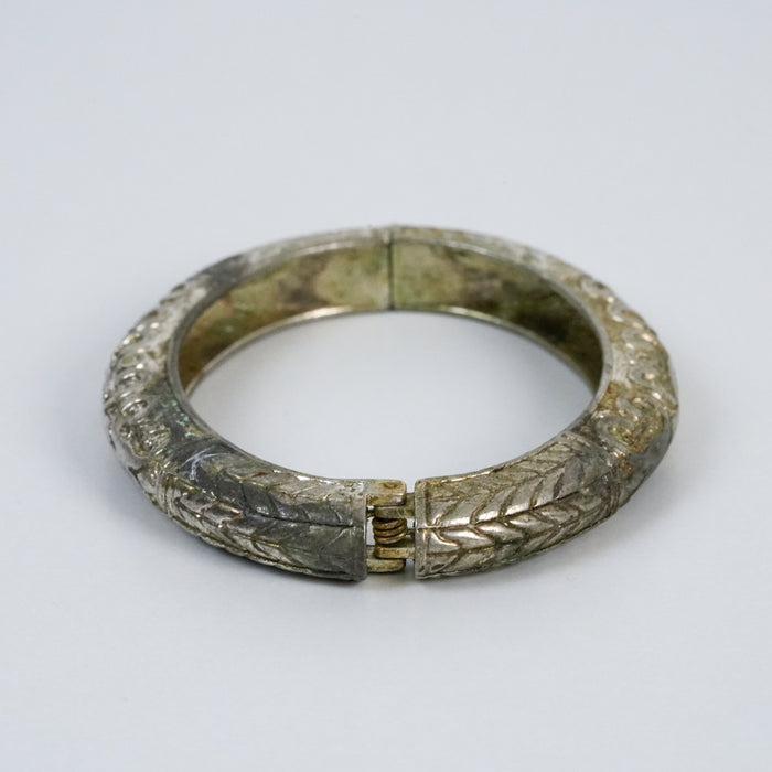 Vintage Floral Engraved Silver Bangle – Boho Statement Bracelet