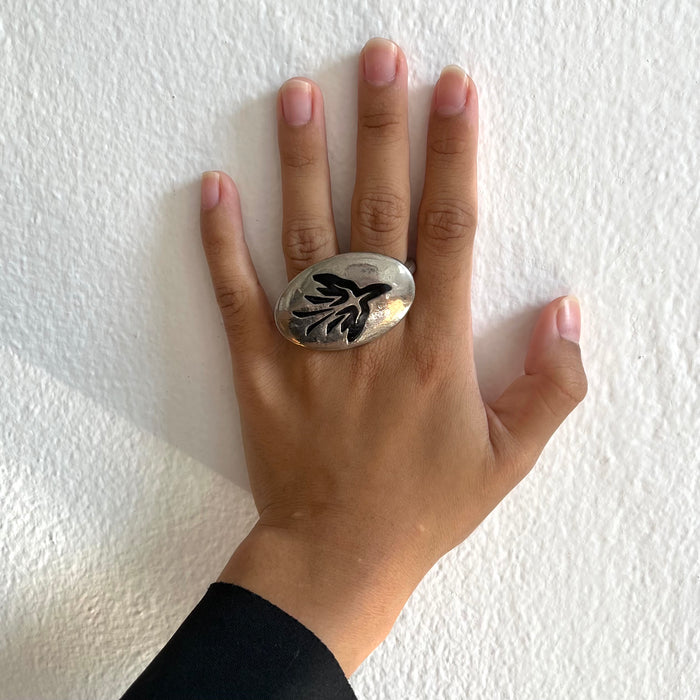 Vintage Silver-Tone Oval Double-Finger Statement Ring with Black Inlay