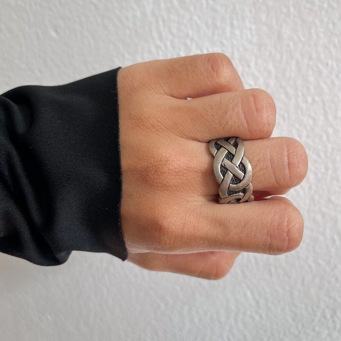 Vintage Silver-Tone Celtic Knot Band Ring with Black Accents