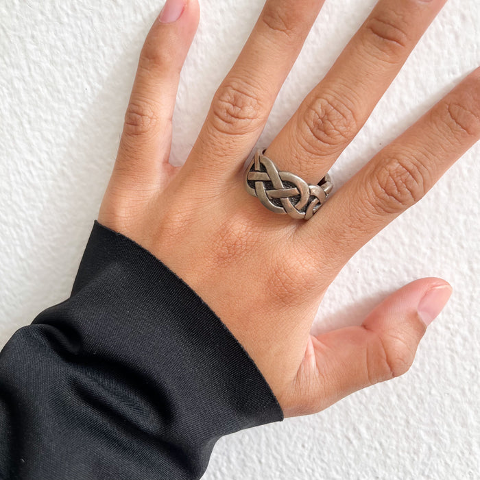 Vintage Silver-Tone Celtic Knot Band Ring with Black Accents