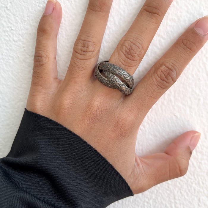 Vintage Gothic Engraved Silver-Tone Ring Set